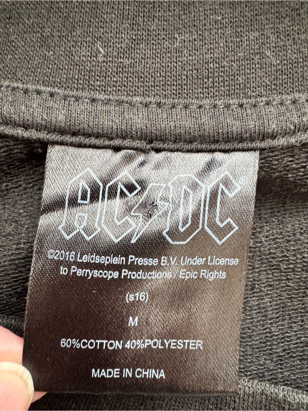AC/DC British Tour 82 Graphic Sweatshirt M Black Splatter Rock Band Pullover - Picture 4 of 5